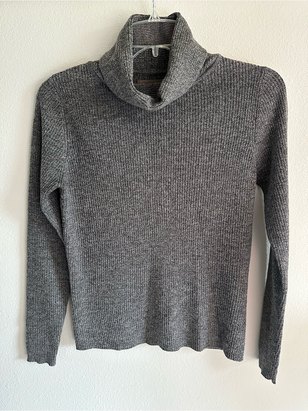 Valerie separates from Valerie Stevens Gray Turtleneck Ribbed Sweater size S